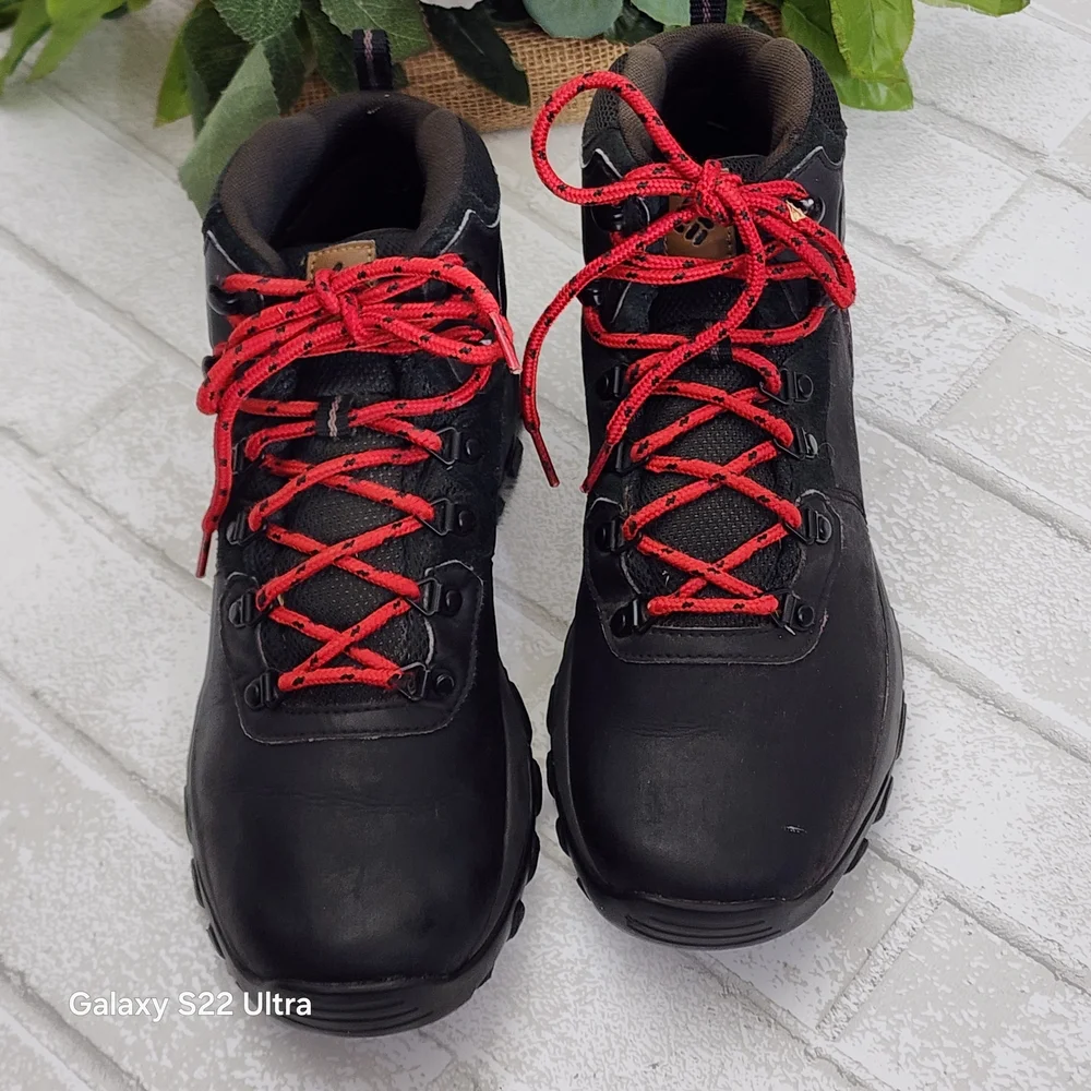 Columbia Black Boots with Red Laces - Picture 2 of 6